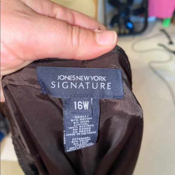 Women’s skirt and shirt - Picture 9 of 11